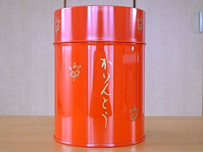 かりんとうの缶